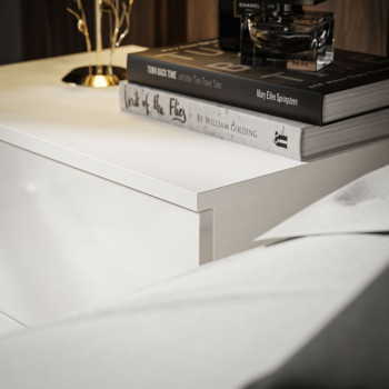 Nachttisch AURA auf Beinen