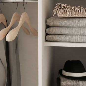 LINA Kleiderschrank 244 cm mit Spiegel Schwebetürenschrank weiß Hochglanz LINA Kleiderschrank 244 cm mit Spiegel Schwebetürenschrank weiß Hochglanz