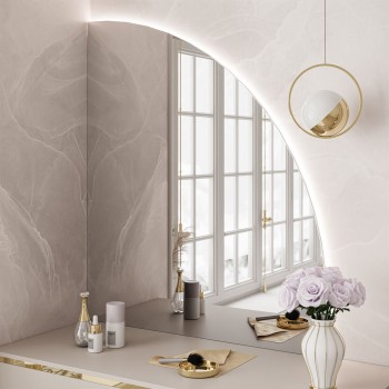 Hängender Spiegel QUINNIE mit LED-Beleuchtung