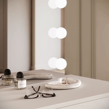 Schminktisch  BLANCO KASCHMIR ELITE mit Spiegel und Beleuchtung auf auf goldenem Rahmen