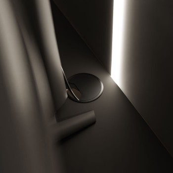 Verstellbarer Schreibtisch SPACE GAMING auf Metallbeinen