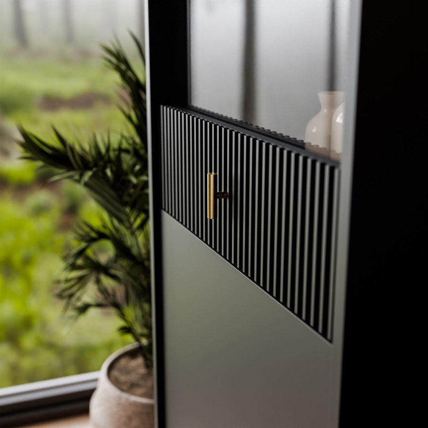 Vitrine MIDNIGHT mit Glasfront auf Gestell