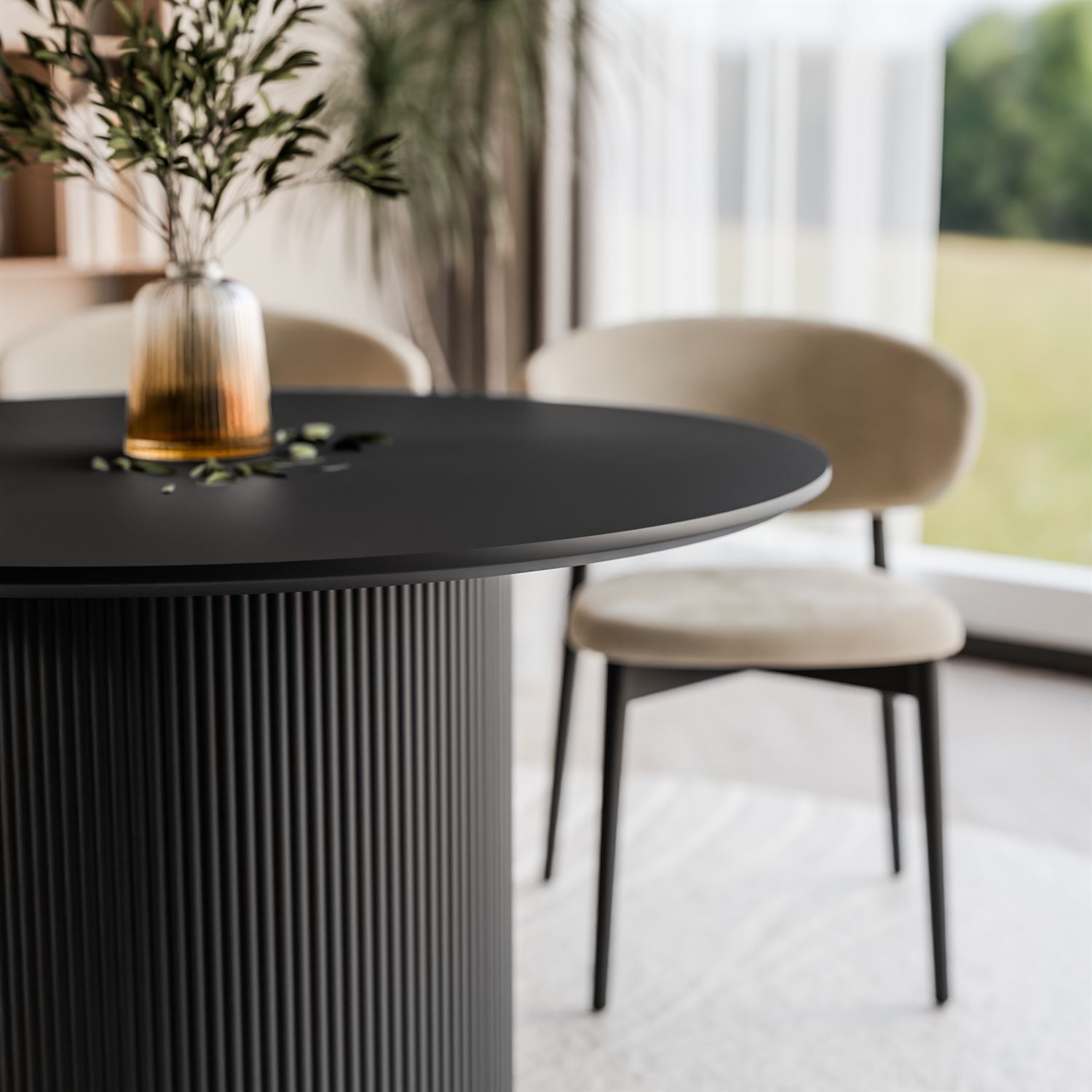 Runder Esstisch OVI mit geriffeltem Untergestell