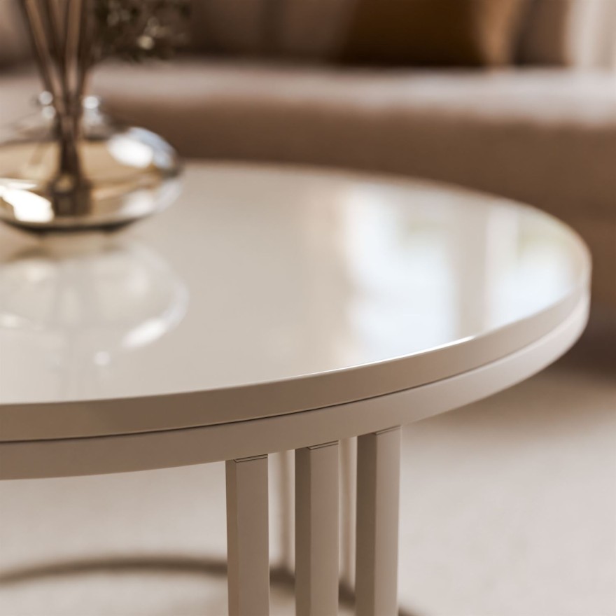 Runder Couchtisch LORI Hochglanz auf kaschmirfarbenem Gestell