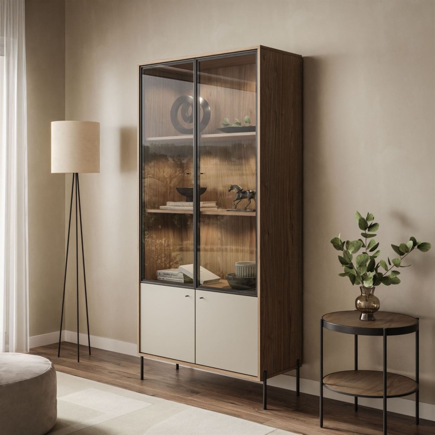 ISA-Vitrine mit zwei Türen, LED-Beleuchtung und hohen Füßen