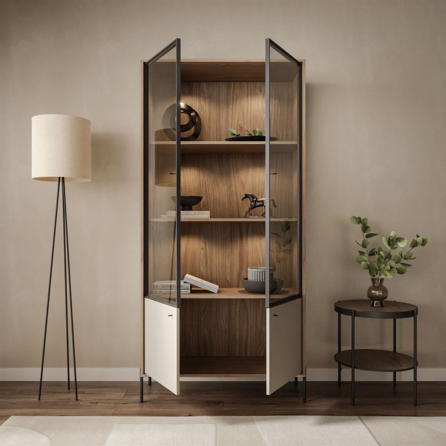 ISA-Vitrine mit zwei Türen, LED-Beleuchtung und hohen Füßen