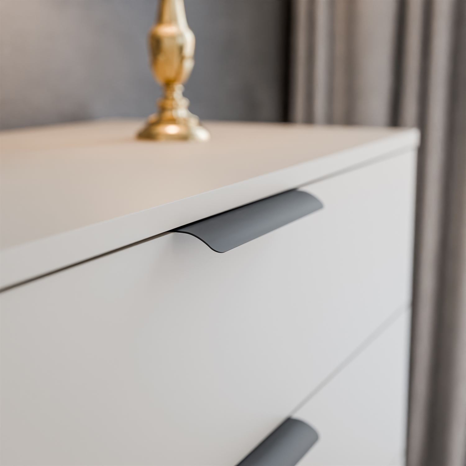 Kommode LINA KASCHMIR 95 LED auf hohen Beinen