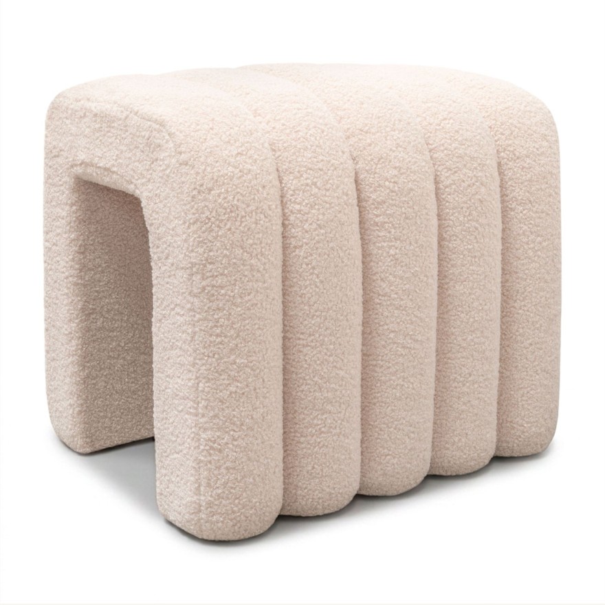 Hocker RIBA Bouclé mit dekorativer Form