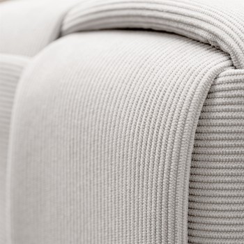 Der Sitzhocker CUBETTO aus Cord mit geflochtener Form
