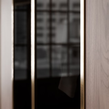 Kleiderschrank ATRIUM 4D NUSSBAUM GOLD mit Glasfront